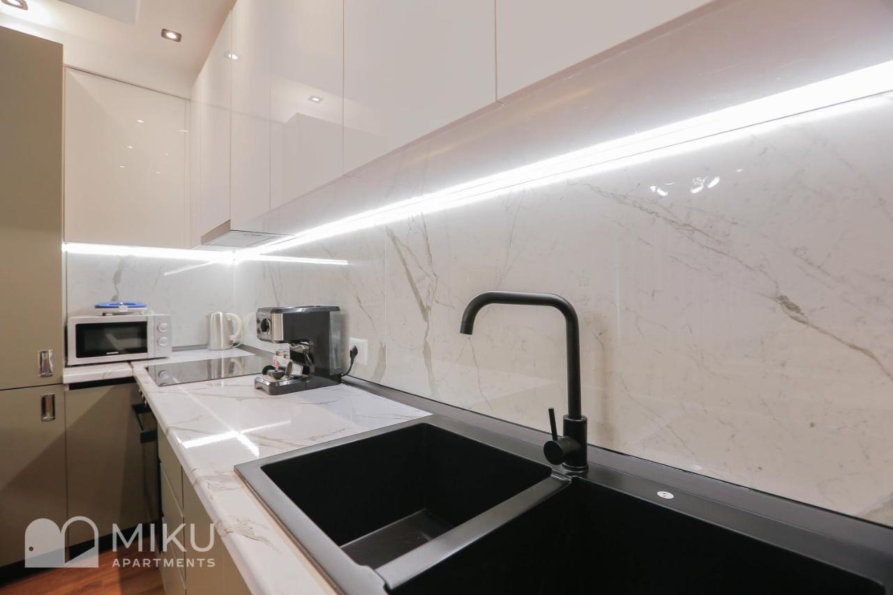 Miku - Lux 2bd At City Center